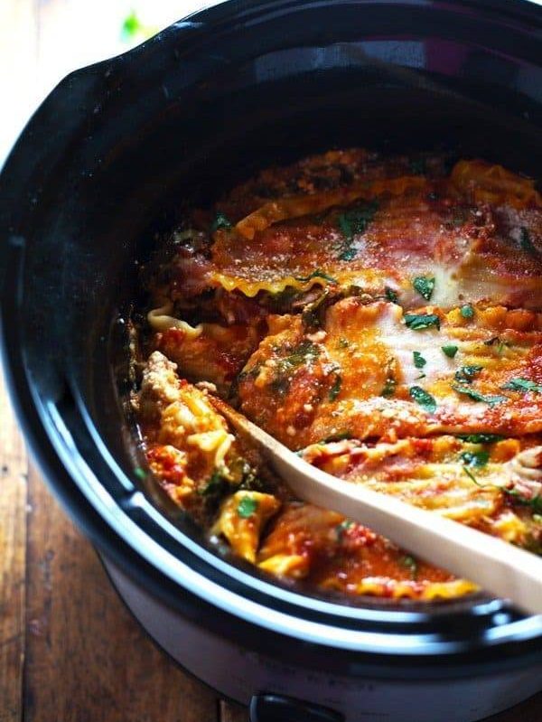 Super Easy Skinny Veggie Crockpot Lasagna - a handful of simple ingredients for a healthy family dinner. | https://make-hard.today
